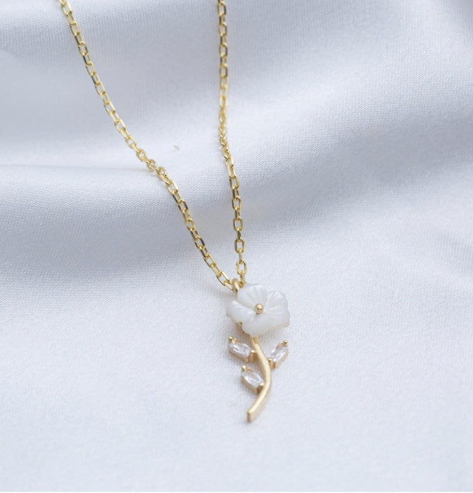 Mother of Pearl Flower Sterling Silver Necklace